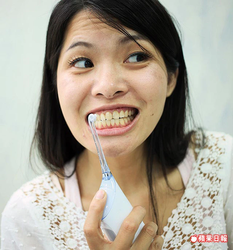 5成人用錯牙線-恐致蛀牙-牙周病-柏登牙醫-正確使用牙線5