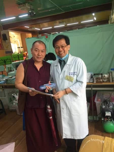 與義診服務對象僧眾合照